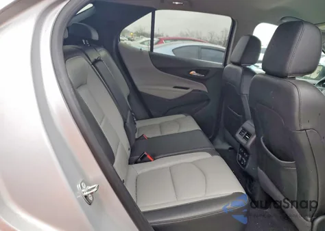 2018 Chevrolet Equinox Premier z USA, uszkodzony, nr VIN 2GNAXMEV3J6123870